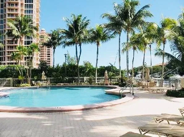 90 Edgewater Dr APT 505, Coral Gables, FL 33133