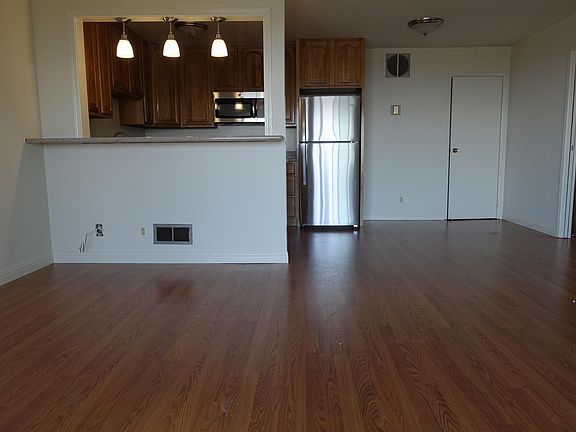 5th image of 60 Crestline Dr #1