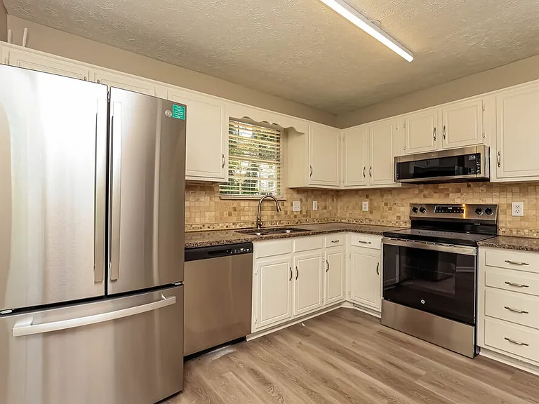 1610 Cedar Tree Ln — Photo 6