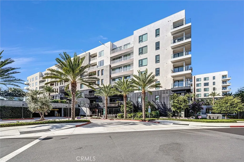 2 bed, 1769 sqft, $6,200 — Photo 1