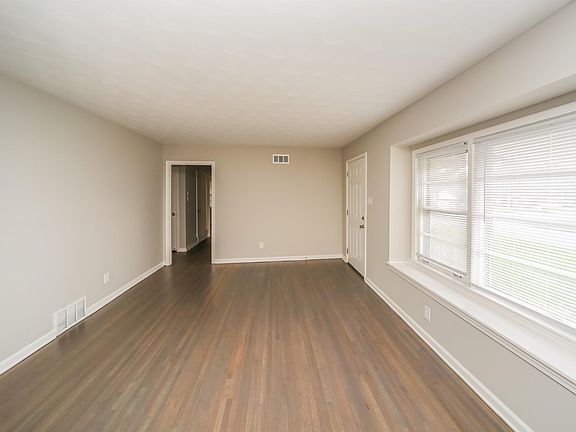3rd image of 4592 Bogart St
