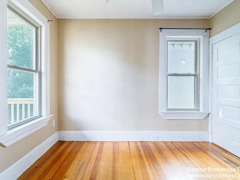 24 Willis St #3 — Photo 8