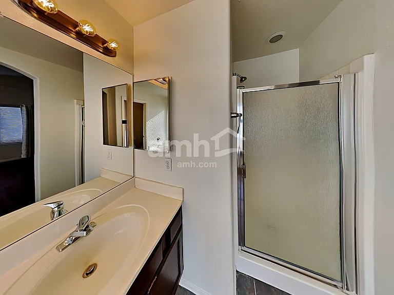 1303 N Balboa Dr — Photo 12