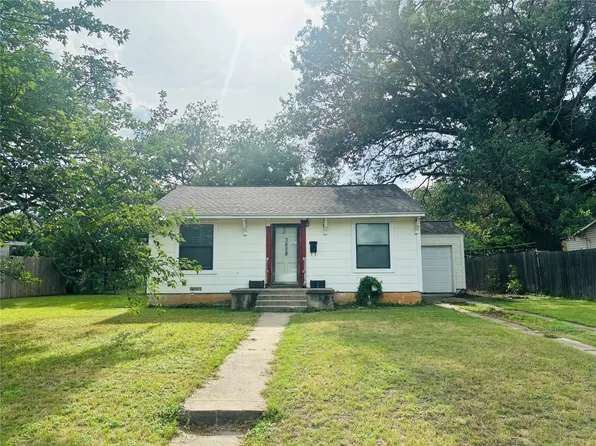 3828 Marks Pl, Fort Worth, TX 76116