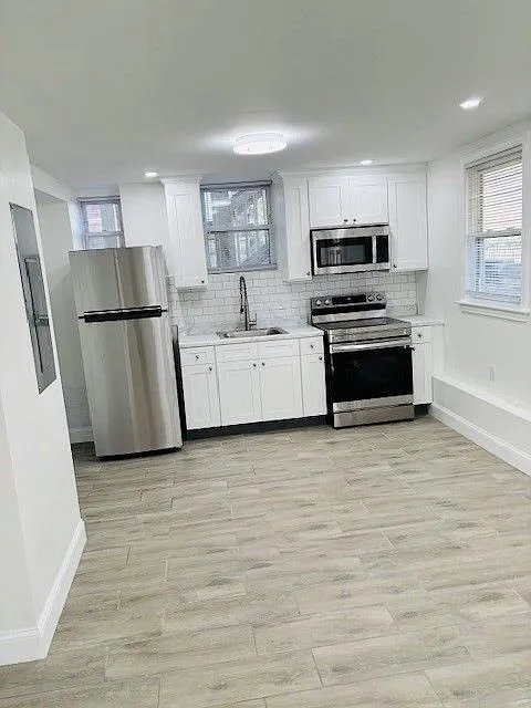 1 bed, 1.0 bath, 655 sqft, $2,100 — Photo 2