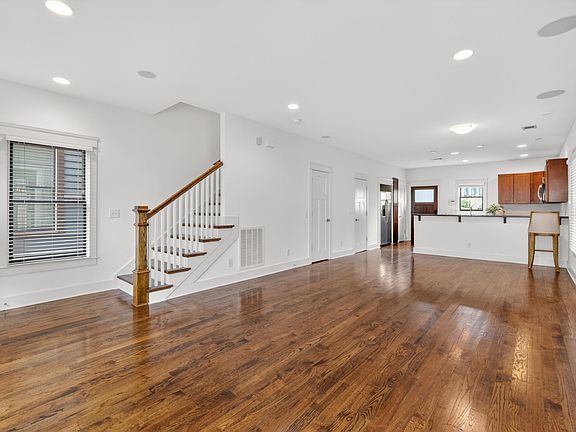 3rd image of 306 Artisan Ln