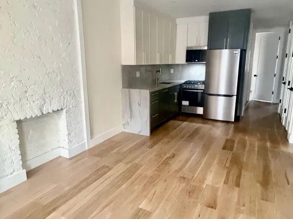 346 Franklin Avenue image 8 of 10