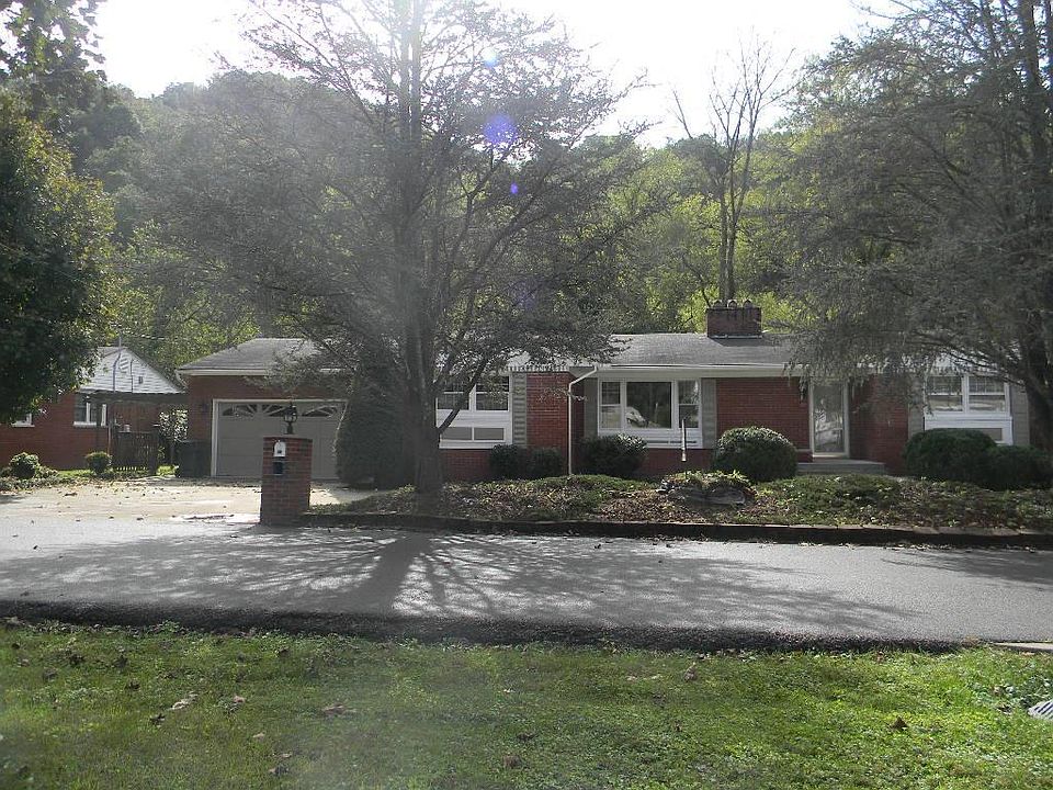 1st image of 32 S Circle Dr