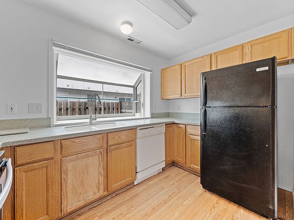 4th image of 4001 S 74th St APT A