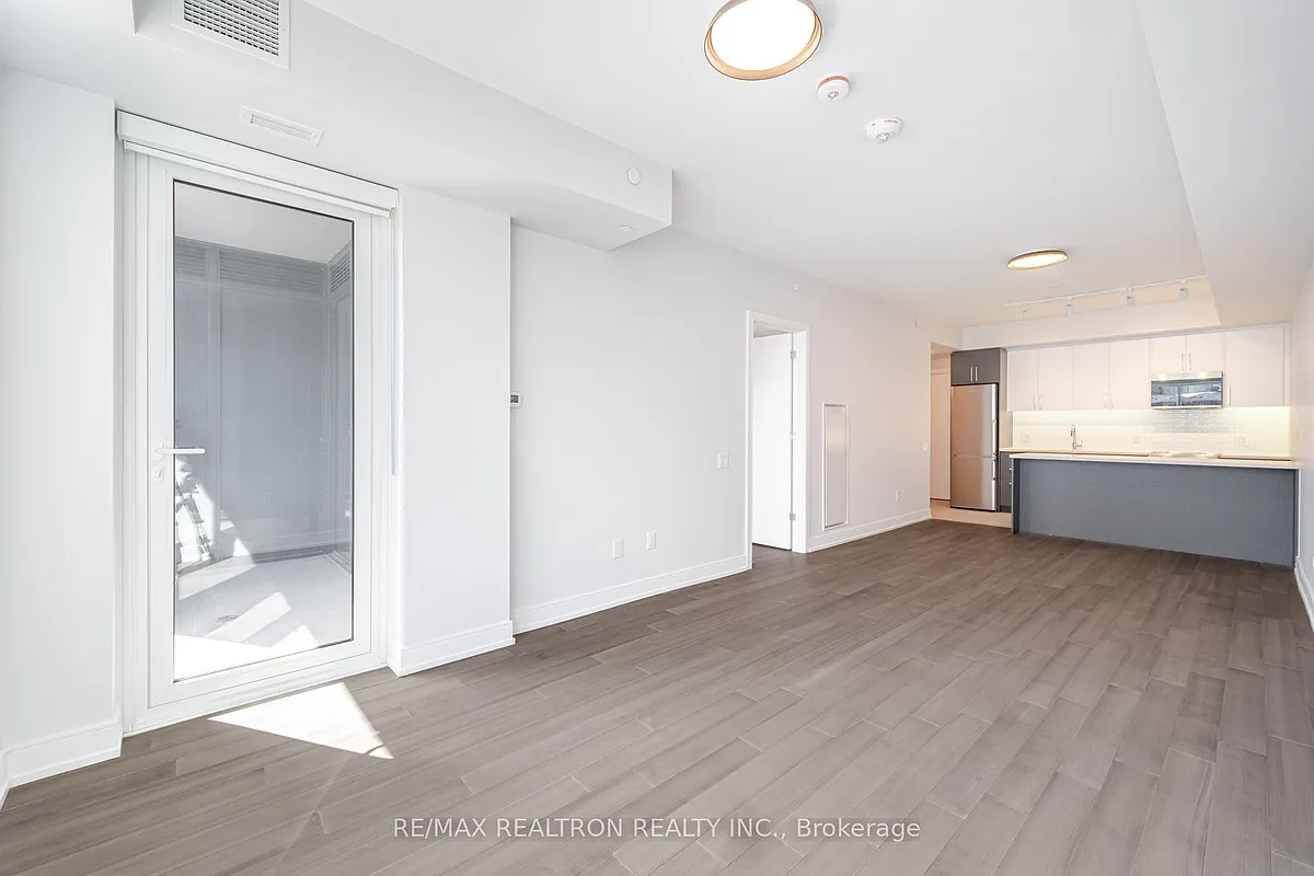 Building Photo - 664 Spadina Ave #202