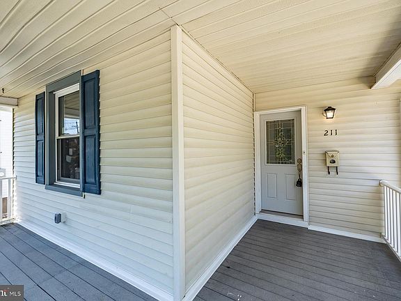 2nd image of 211 Harvard Ave