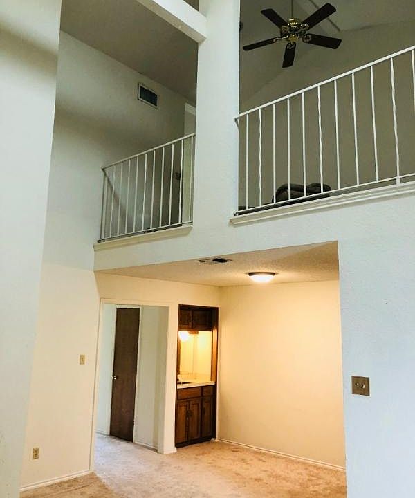 1st image of 522 Oakridge Dr