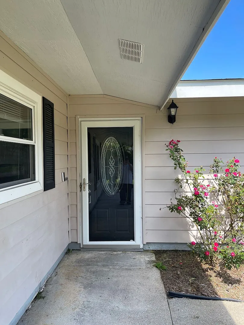 Beautiful 4 Bedroom Home — Photo 3