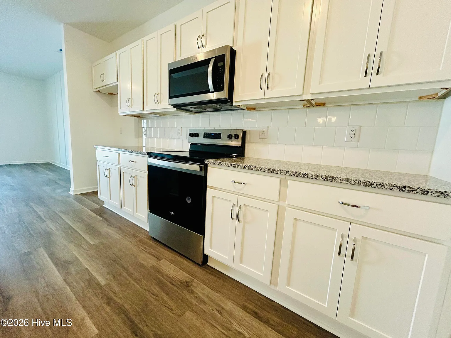 3 bed, 2.5 bath, 1826 sqft, $2,325 — Photo 3
