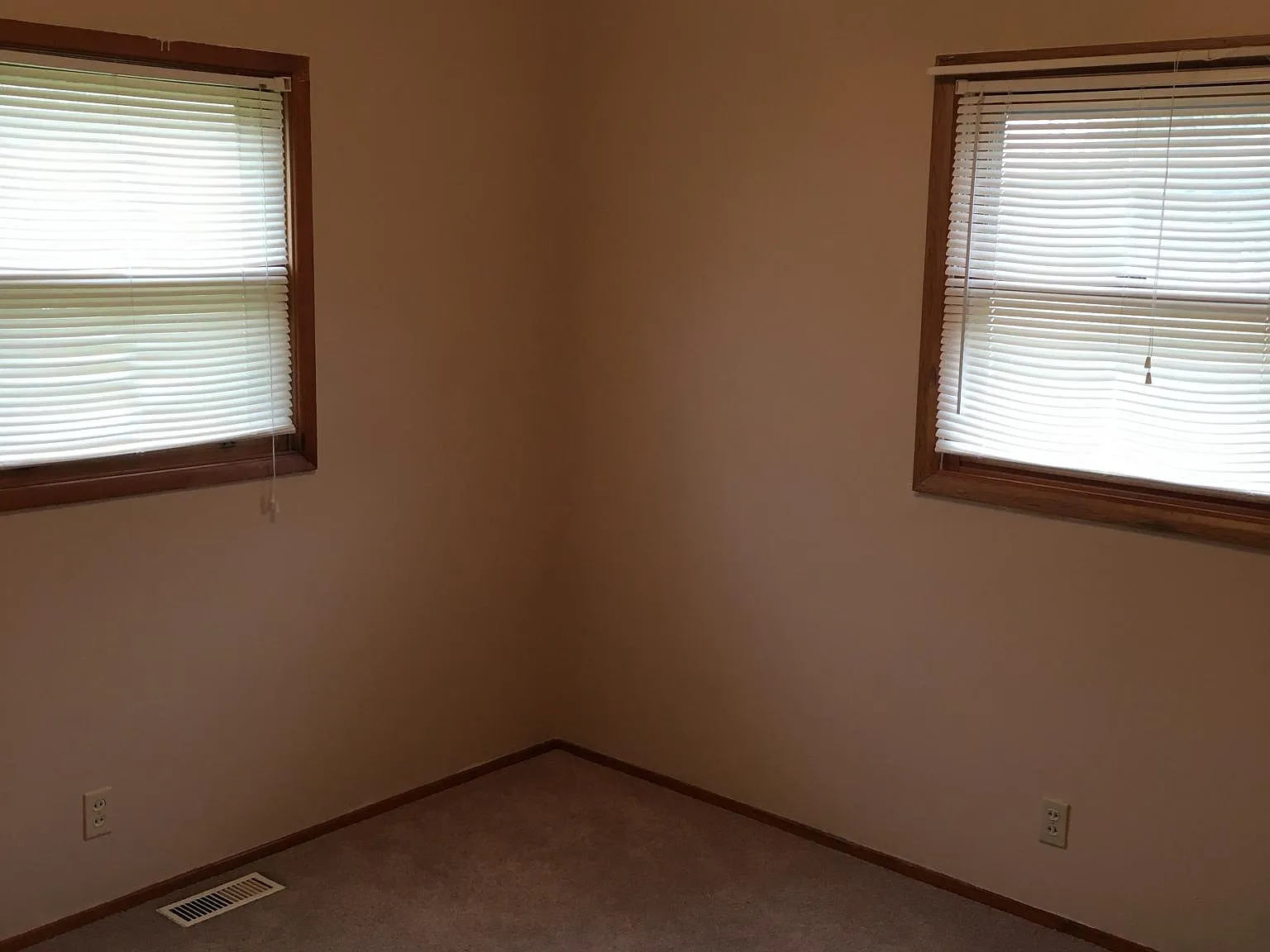 Valley View Dr NW, North Canton — Photo 4