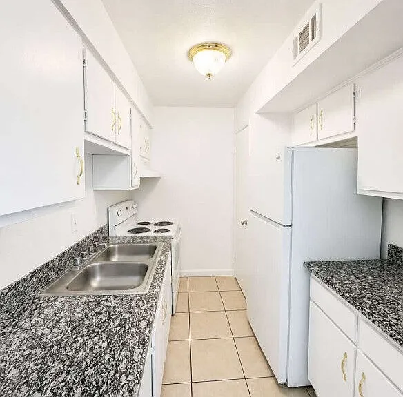 Inglewood Village Apartments — Photo 62