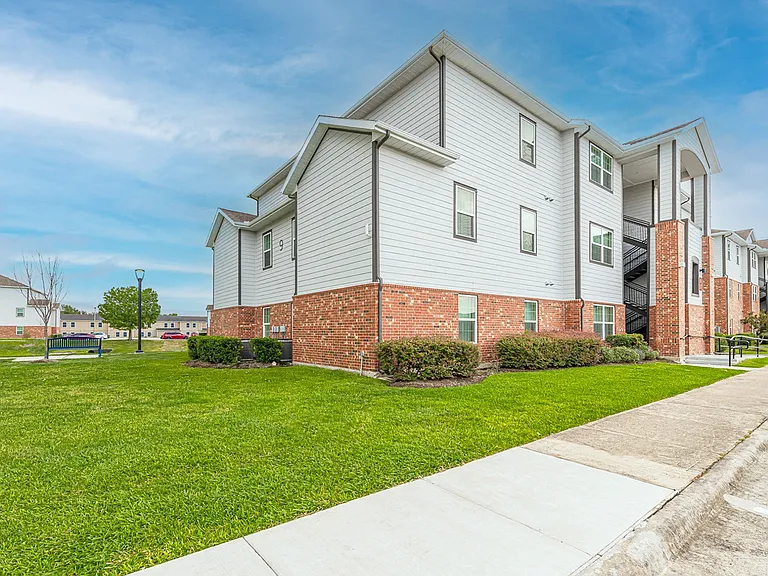 Vermillion Apartments — Photo 25