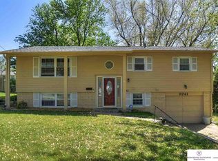 8741 O Cir, Omaha, NE 68127