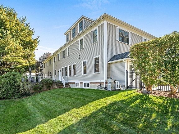 3rd image of 37 Mayflower Rd