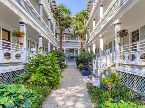 2127 NW Irving St APT 302, Portland, OR 97210