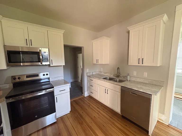 130 S Scott St — Photo 8