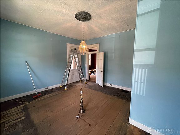 2nd image of 1632 E 4th St