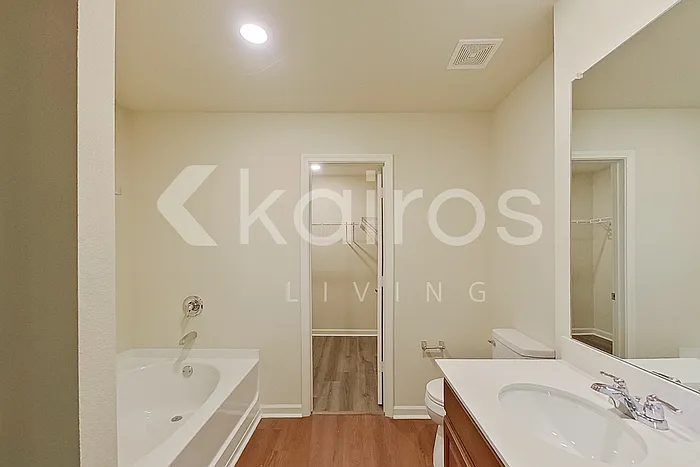 1103 Freedom Pkwy — Photo 11