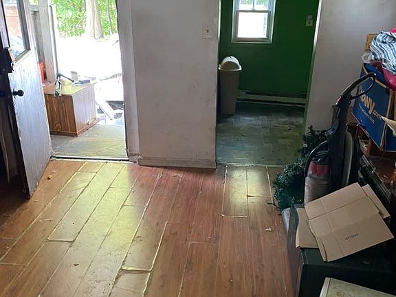 2nd image of 308 E Elm St