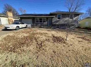 1734 SW Fairlawn Rd, Topeka, KS 66604