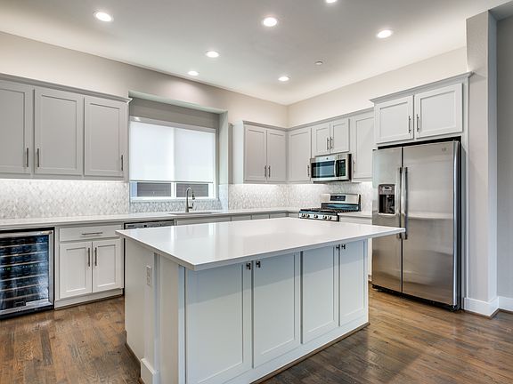 5th image of 4914 Live Oak St #9