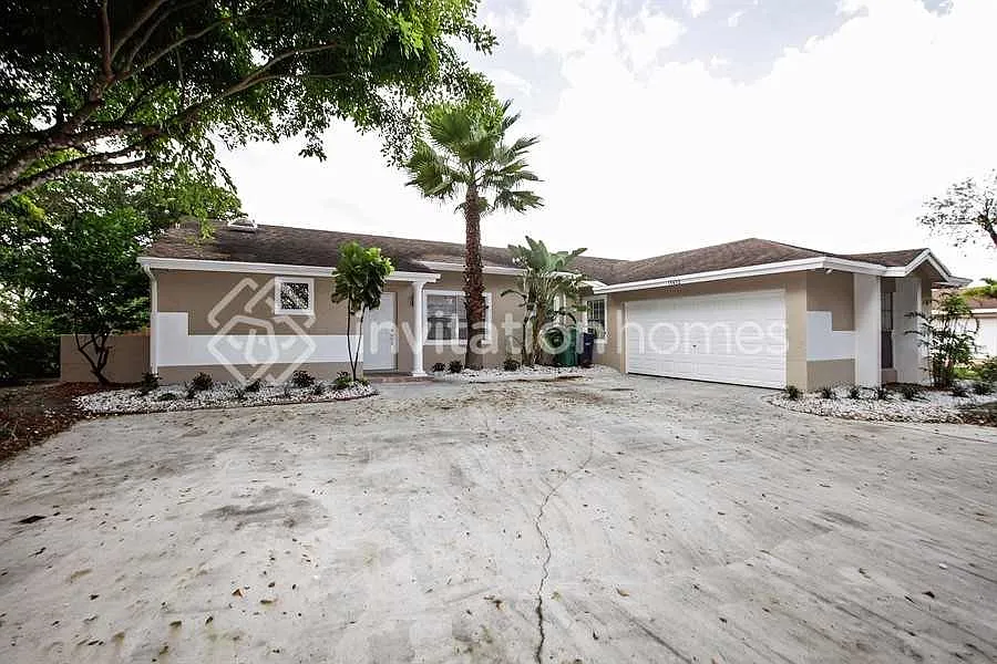 19432 NW 62nd Ct Hialeah, FL 33015 — Photo 1