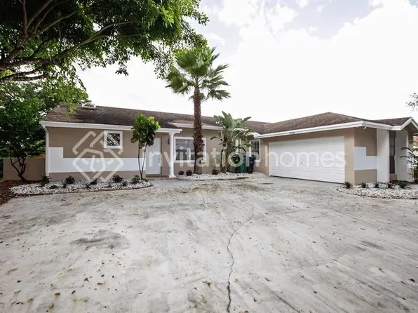 19432 NW 62nd Ct, Hialeah, FL 33015