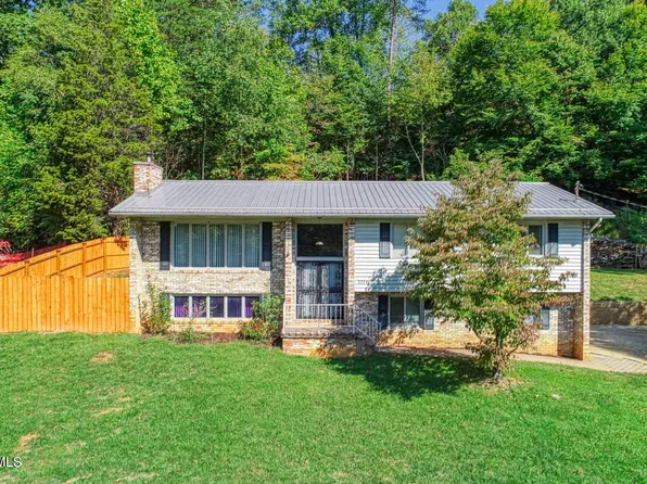 3724 Thorngrove Dr, Kingsport, TN 37660