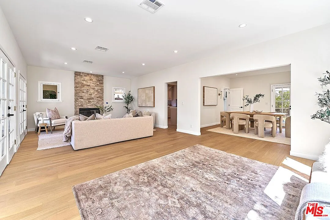 4 bed, 3.0 bath, 2560 sqft, $6,500 — Photo 4