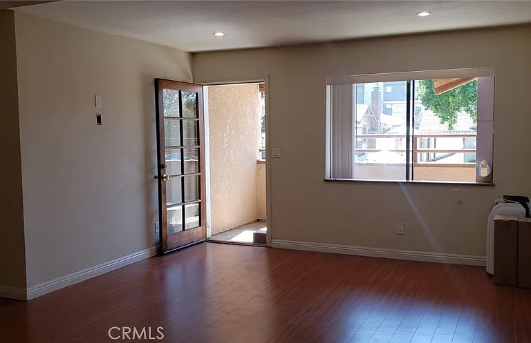 415 W Stocker St #102 — Photo 9