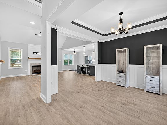 4th image of 35 Waverly Pond Ln