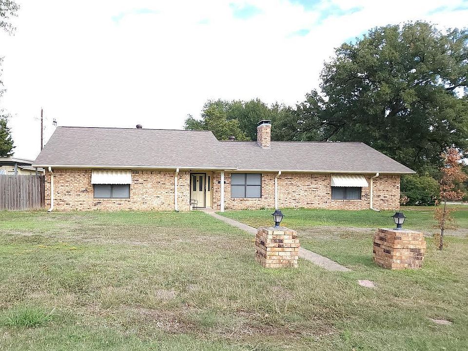 1st image of 102 Clover Dr