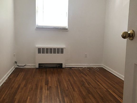 3rd image of 2560 Paulding Ave