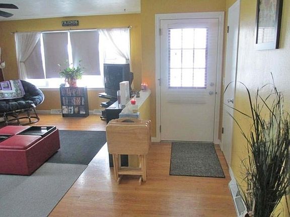 3rd image of 1142 N Lexington Dr