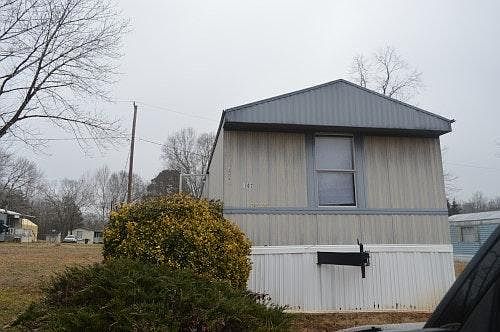 1st image of 107 Fernwood Dr