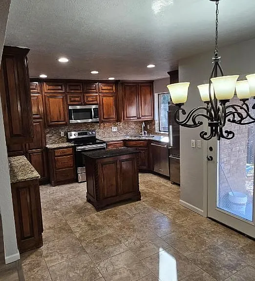 2308 Shady Tree Ln — Photo 8