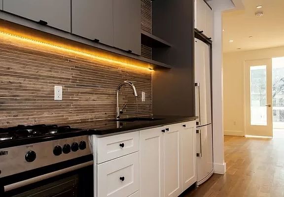 2nd image of 89 Montrose Ave #2L