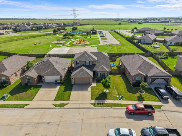 137 Kennedy Dr, Venus, TX 76084