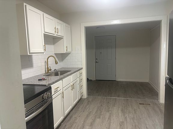 4th image of 3827 E 53rd Ter
