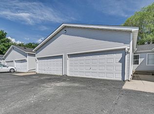 209 Shawnee Trl, Shakopee, MN 55379