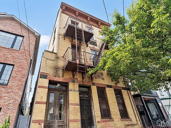 3rd image of 17 Leonard St