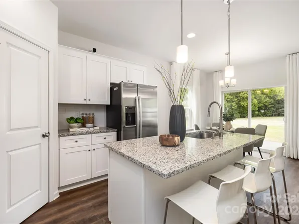 2731 Capitol Dr, Charlotte, NC 28208