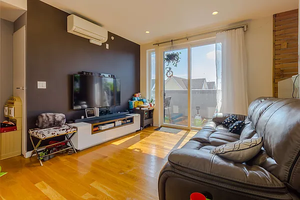 Rented by E House Realty & Management Inc. | media 22