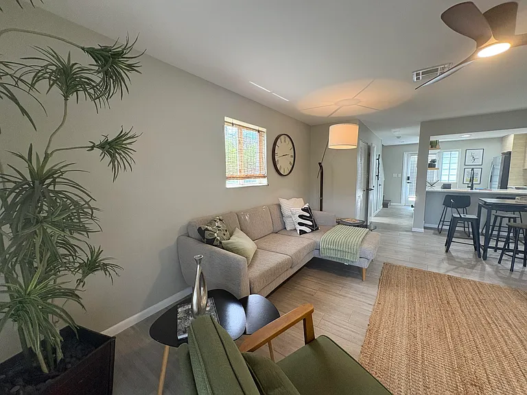 690 SE 23rd Ave #1 — Photo 11