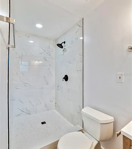 4413 W Rogers Ave — Photo 22
